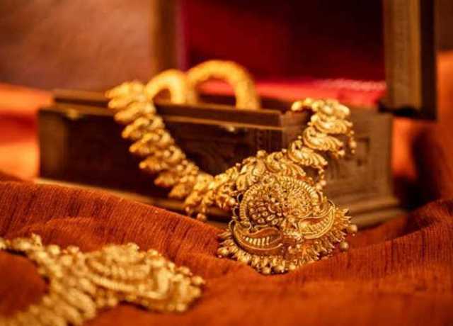 عيار 21 الآن.. آخر تطورات سعر الذهب اليوم قبل ساعات من إجازة الصاغة
