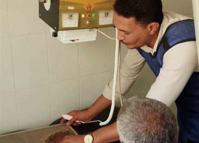الكشف على ٧٨٢ مواطنًا في قافلة طبية مجانية بقرية الكرنك بقنا