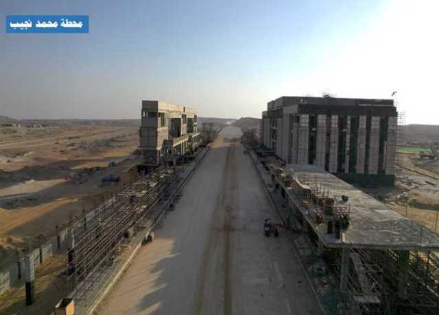 وزير النقل يتفقد العمل بالخط الأول من القطار الكهربائي السريع