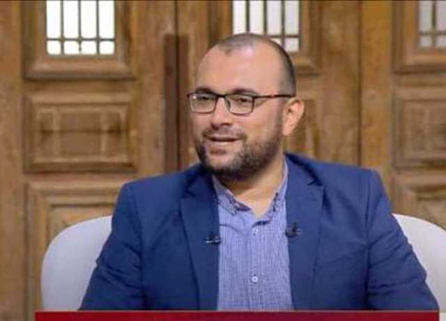 استشاري يكشف أهمية ارتداء غطاء رأس في المصيف