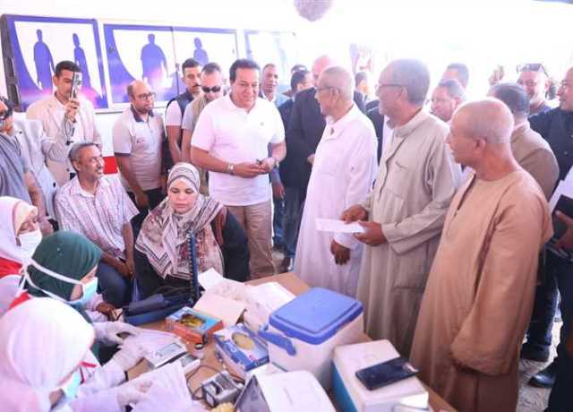 وزير الصحة يتفقد أعمال حملة 100 يوم صحة ويشيد بمؤشرات المبادرة بقنا