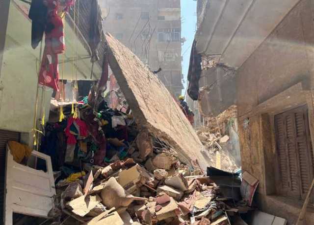 انتشال جثة طفلة من أسفل عقار حدائق القبة المنهار