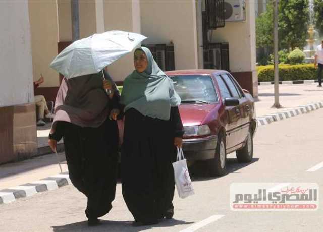 مع استمرار الارتفاع في درجات الحرارة .. كيف تتجنب مخاطر ضربات الشمس والإجهاد الحراري