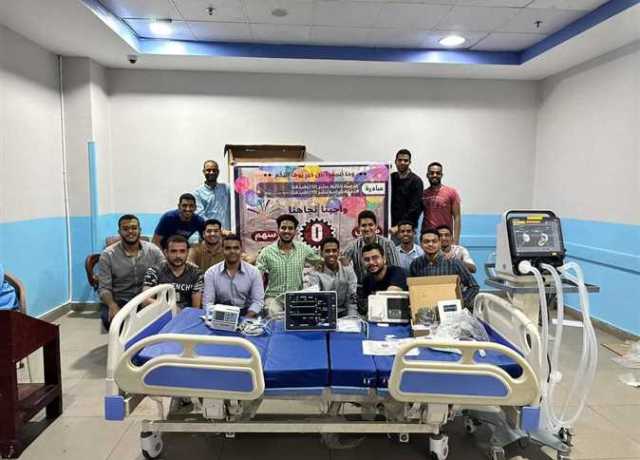 «خريجي طب قنا» يتبرعون بسرير طبى للمستشفى الجامعي