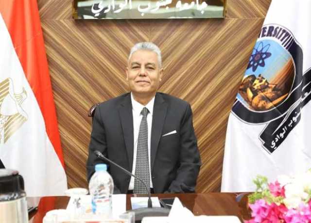 بعد رسوب 70% بطب بشري و80% بأسنان قنا.. رئيس الجامعة: غش الثانوية العامة السبب