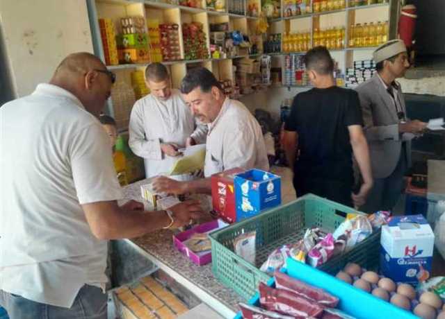 ضبط مصنع مواد غذائية غير مرخص في مطاي بالمنيا