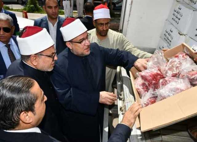 وزير الأوقاف يتفقد توزيع لحوم الأضاحي بالبحيرة