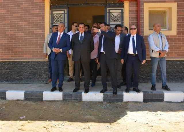 وزير التنمية المحلية ومحافظ الفيوم يتفقدان «حياة كريمة» بقرية كحك بحري