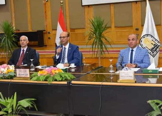 رئيس جامعة أسيوط: الأنشطة والفعاليات تسهم في تكوين شخصية الطالب الوطنية
