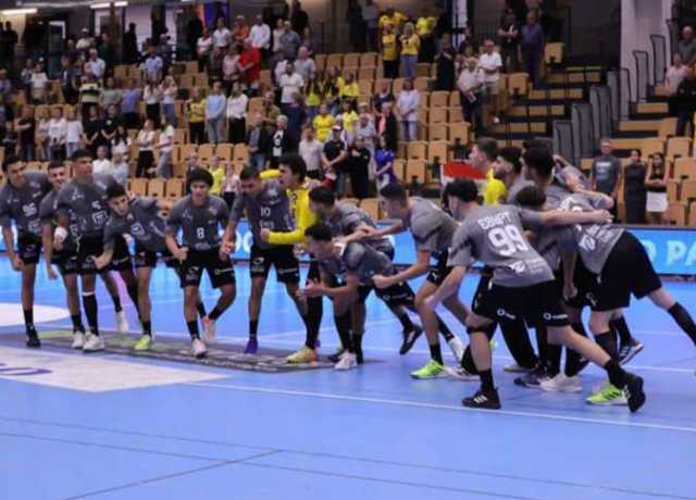 منتخب الناشئين لليد يهزم السويد وسط جمهوره 28-24 استعدادًا لبطولة العالم