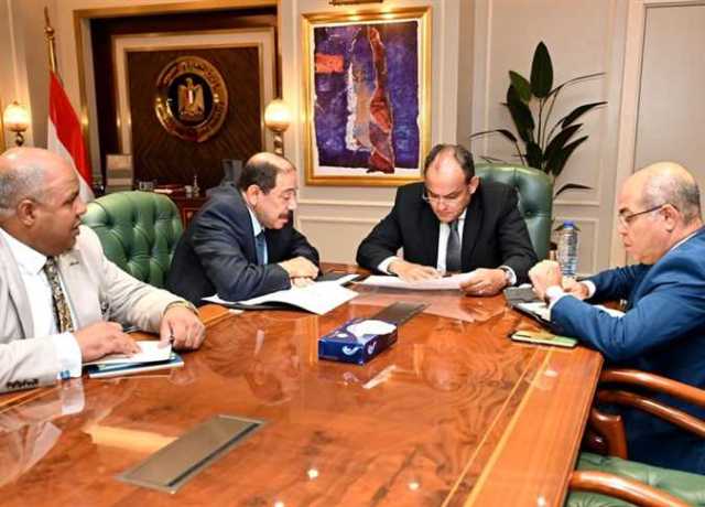وزير التجارة والصناعة يستعرض تطورات مشروع تنمية منطقة المثلث الذهبي بالصحراء الشرقية