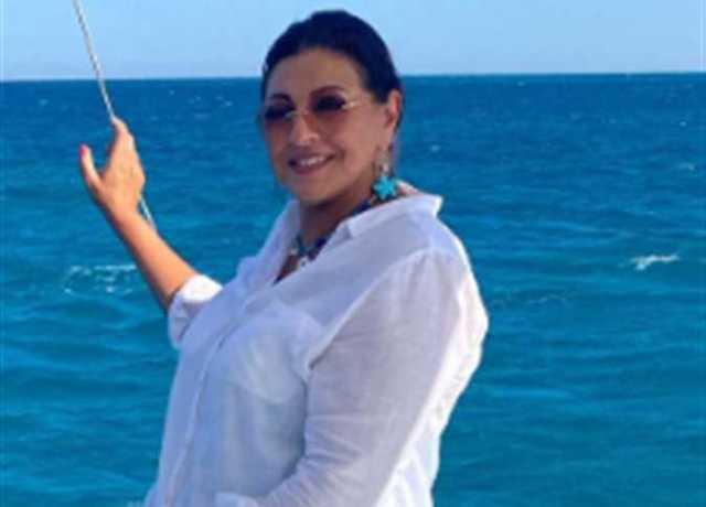 هالة صدقي في أحدث ظهور لها بإطلالة صيفية: «بعد رحلات مكوكية كلها تكريمات» (صورة)