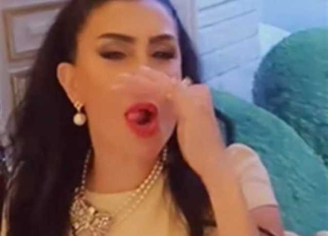 زغاريد وبكاء غادة عبد الرازق في زفاف ابنة شقيقتها (صور)