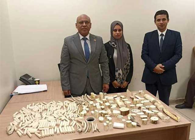 جمارك مطار القاهرة تضبط محاولتي تهريب أقراص مخدرة وكمية من العاج (سن الفيل)