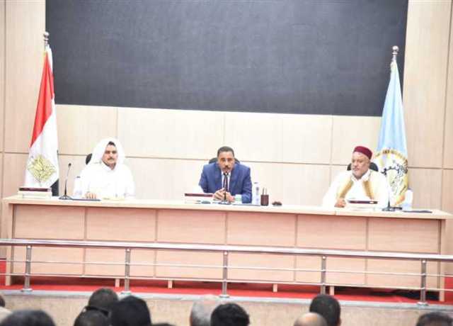 محافظ مطروح خلال لقائه بمصابى حريق أحد المولات التجارية : 10 آلاف جنيه تعويض لكل متضرر