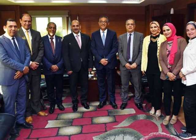 رئيس هيئة الاستثمار يبحث تحسين أحوال العاملين وجودة الخدمات بالمنطقة الحرة بالإسكندرية