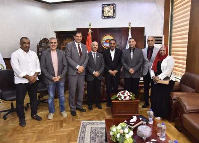 محافظ مطروح يستقبل مدير مركز الخدمات الإليكترونية لـ«الأعلى للجامعات» لاعتماد «مكتبة مصر العامة»