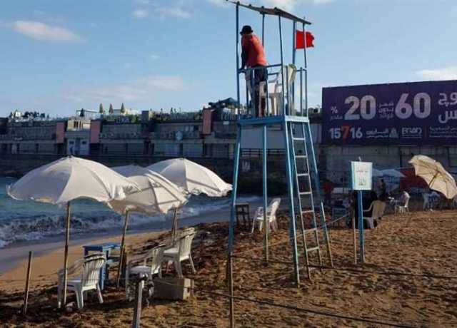 «المصايف» تمنع نزول البحر بشواطئ غرب الإسكندرية.. وتكثيف البحث عن جثة «غريق الياسمين»