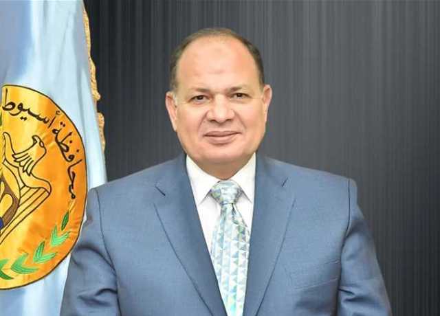 أسيوط يُعلن تطبيق منظومة العمل يوم الأحد من كل أسبوع