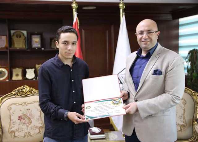 محافظ بنى سويف يكرّم الطالبين من أوائل الثانوية العامة 2023
