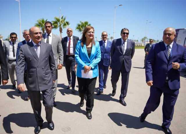 وزيرا العدل والتخطيط يطلقان إشارة بدء تشغيل سيارات توثيق متنقلة جديدة بالإسكندرية ومطروح