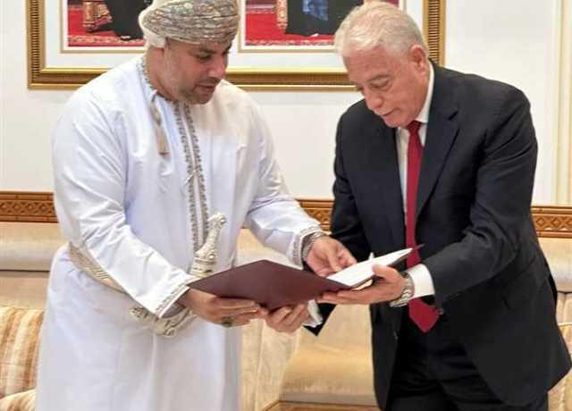 فودة يدعو محافظ الظفار لاتفاقية توأمة بين «صلالة وشرم الشيخ»