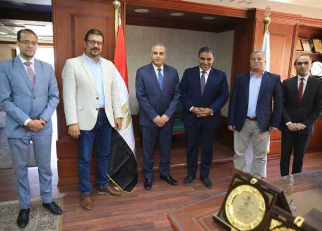 محافظ سوهاج يستقبل وفد اللجنة العلمية لدعم صحة المرأة