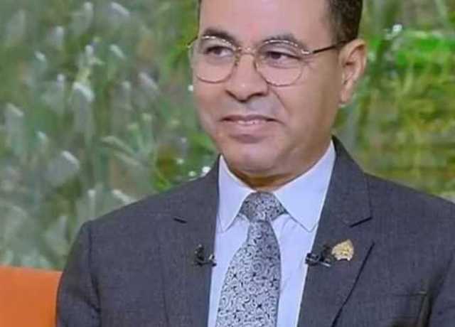جامعة سوهاج تهنئ الدكتور محمود عبد العاطي لفوزه بجائزة أفضل عالم رياضيات بالعالم