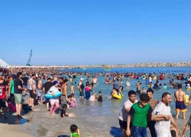 أول «ويك إند» بعد نتيجة الثانوية العامة.. شواطئ الإسكندرية «كامل العدد» (صور)