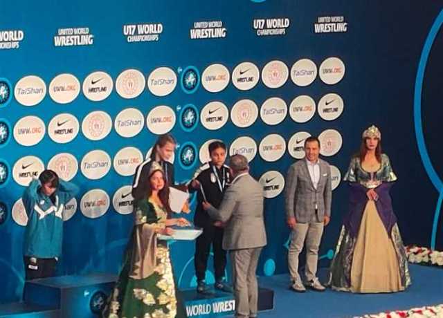 وزير الرياضة يهنئ لاعبة المشروع القومي للموهبة والبطل الأوليمبي ببرونزية العالم للمصارعة بتركيا