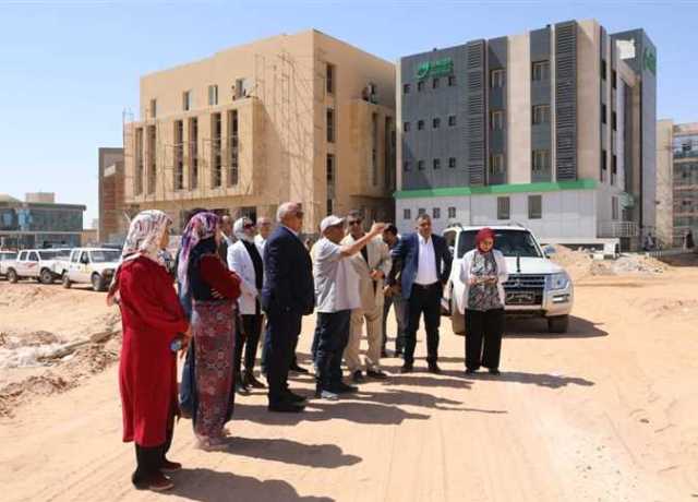 محافظ الوادي الجديد يتابع موقف تشغيل المرافق بمجمع المصالح المميكن