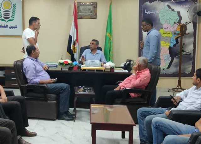 رئيس مدينة شبين القناطر يبحث إجراءات تشغيل مقرات البريد في قرى «حياة كريمة»