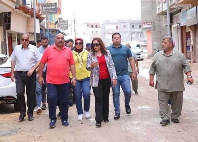 محافظ دمياط تتابع ميدانيًا الأعمال الأولية لخطة الرصف بمدينة كفر البطيخ