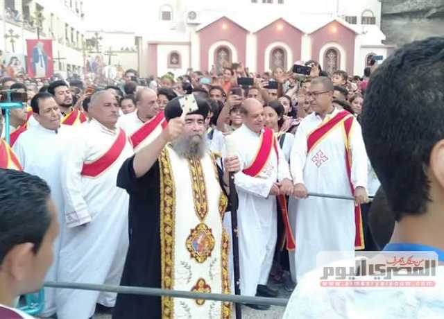 الأقباط يواصلون الاحتفال بعيد العذراء مريم بجبل درنكة بأسيوط