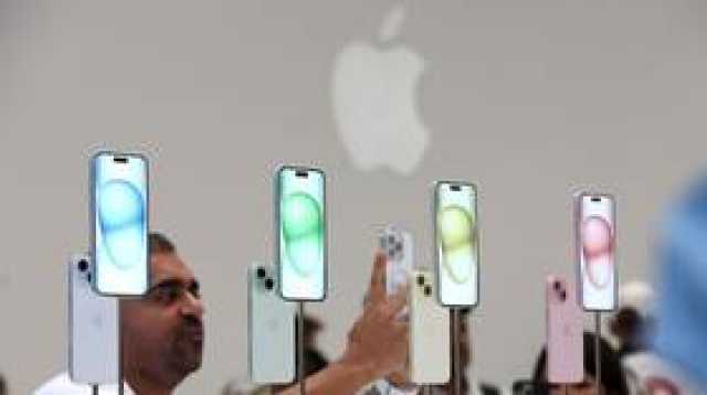 في مصر والإمارات وسويسرا.. كم راتبا شهريا تحتاج لشراء هاتف آيفون 15؟