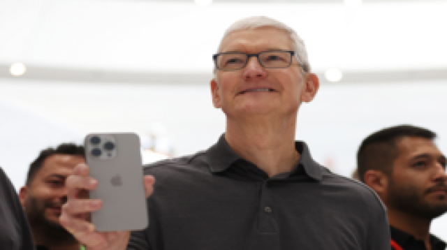 الكشف عن سر طرح 'Apple' إصدارا جديدا من هواتف ' iPhone ' كل عام!