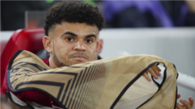 مدرب ليفربول يترك قرار العودة للعب لدياز عقب اختطاف والده