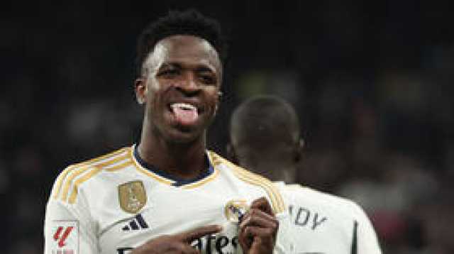 فينيسيوس يفي بوعده مع مشجعة ريال مدريد