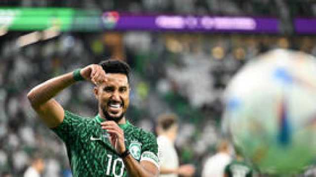 أمير سعودي يطالب بفتح تحقيق بعد اتهام الدوسري بالتهرب من منتخب بلاده