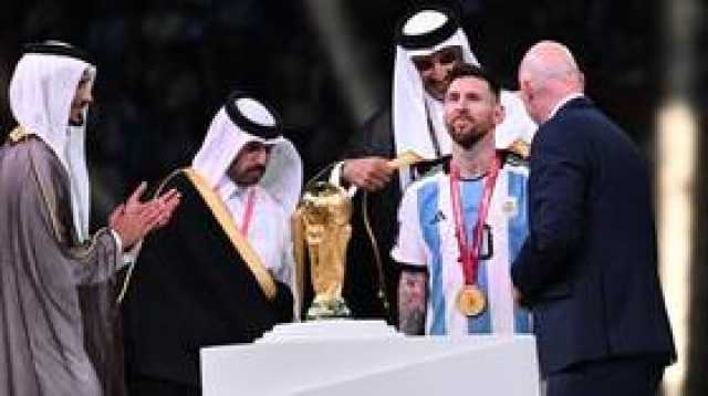 جدارية عملاقة لميسي احتفالا بذكرى مونديال قطر 2022 (فيديو)