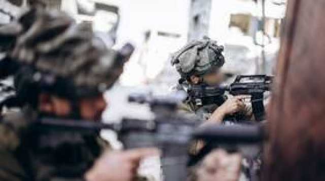 'واينت': جندي إسرائيلي يعدم ميدانيا معتقلا فلسطينيا طلب منه حراسته في غزة