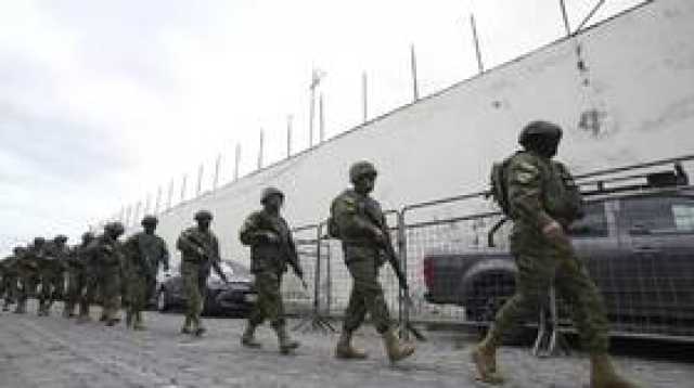 رئيس الإكوادور يعلن حالة 'نزاع داخلي مسلح' ويأمر الجيش بالتحرك للقضاء على العصابات الإجرامية
