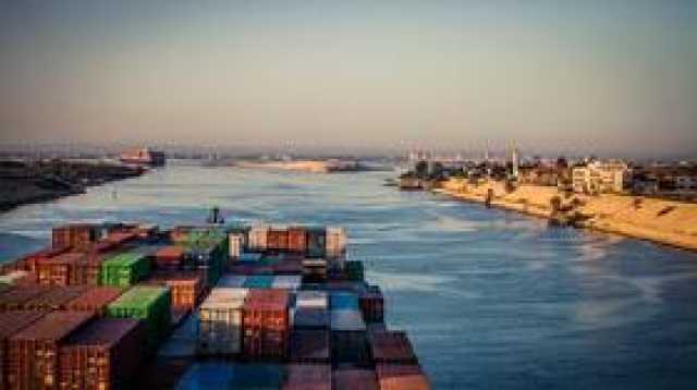 خبير يكشف لـRT تأثير الضربات الأمريكية في اليمن على الاقتصاد المصري