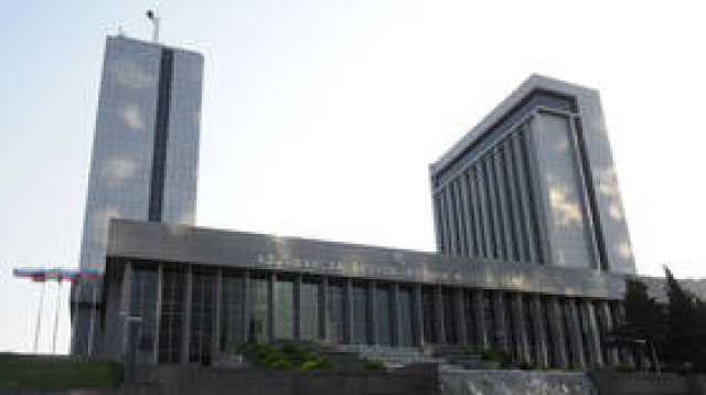 البرلمان الأذربيجاني يطالب الحكومة بقطع العلاقات مع فرنسا والاعتراف باستقلال كورسيكا