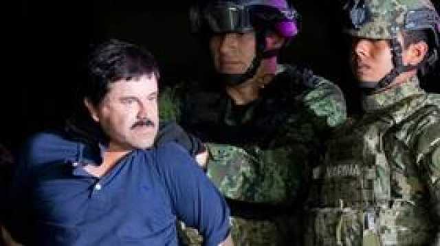 هروب الإمبراطور 'القزم' بين أكياس من الغسيل المتسخ!