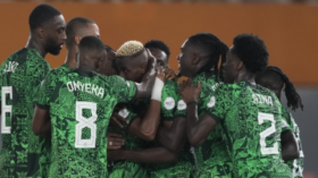 نيجيريا تتخطى الكاميرون وتضرب موعدا مع أنغولا في ربع نهائي كأس إفريقيا