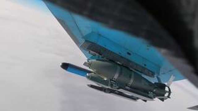 شاهد.. 'سو-34' تهاجم مركز قيادة أوكراني بقنابل 'FAB-500'