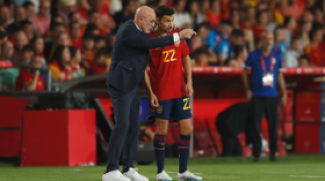 دي لا فوينتي يمدد عقده مع الاتحاد الإسباني حتى 2026