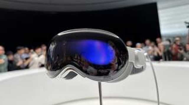 بعض مستخدمي Apple Vision Pro يشتكون من تشقق الزجاج الواقي لنظارتهم