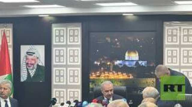 رئيس الوزراء الفلسطيني يقدم استقالة الحكومة إلى الرئيس عباس